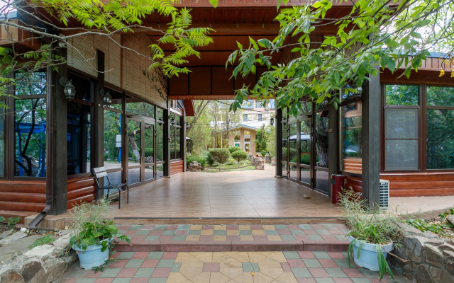 Golubaya Volna Hotel