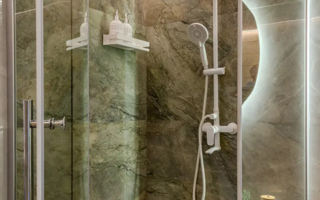 Частный дом Увеличенный А-фрейм Сад с баней и чаном