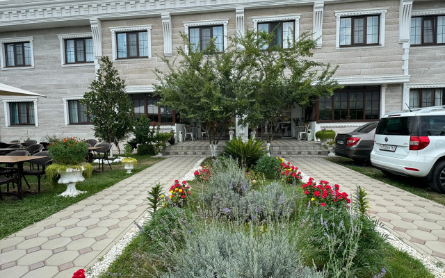 Lucette Guest House