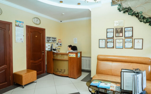 Отель Корона