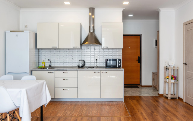 Uyut v Ritme Minimalizma Apartment