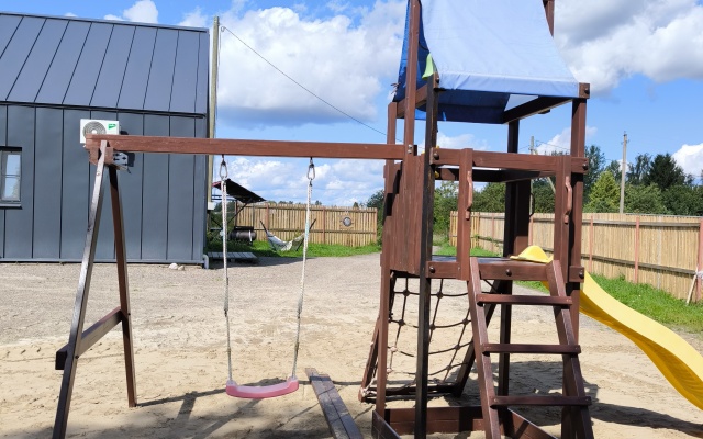 Частный дом Чёрный домик у озера Отрадное