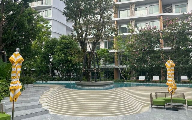 Phyll Phuket by NLA Apartment