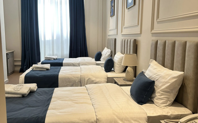 Hotel Emily Grand Palace