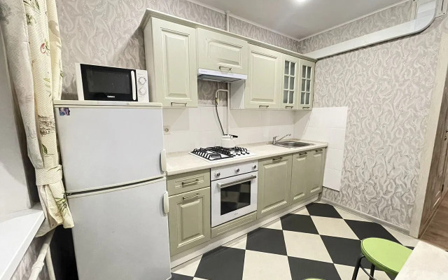 Na Ulitse Bratyev Zhabrovykh 3 Flat