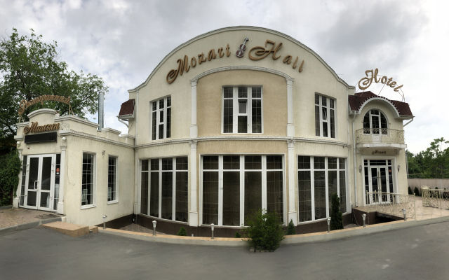 Motsart Holl