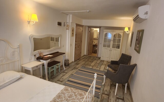 Tarcin Alacati Otel