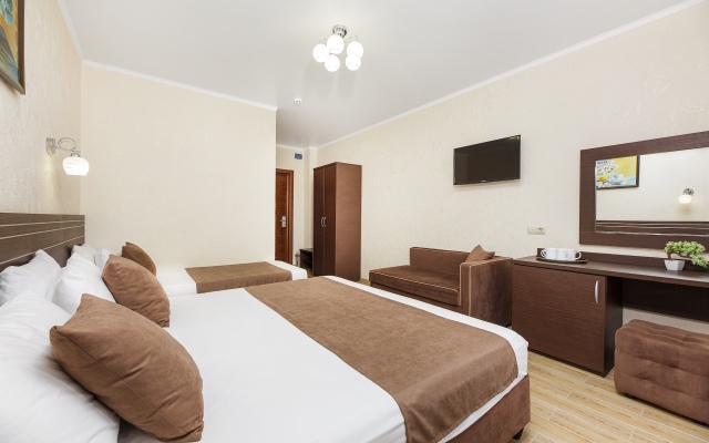 Leonsia Hotel