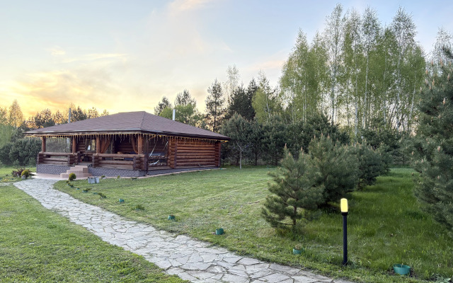 Частный дом из бревна с баней