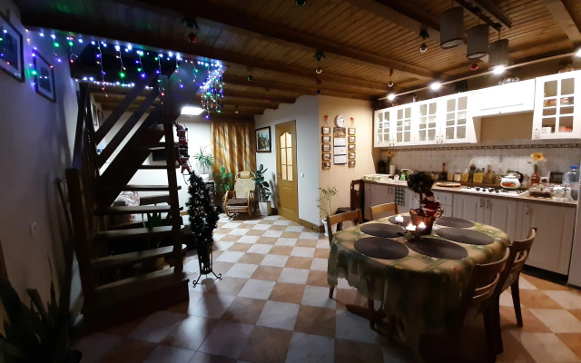 Listya Travyi Guest House