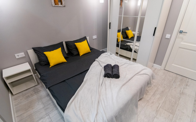 V Novostroye Na Troikh Apartments