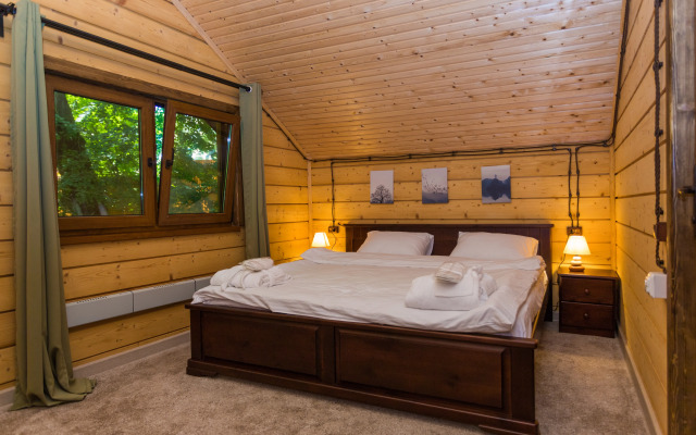 Dom V Lesu Guest House