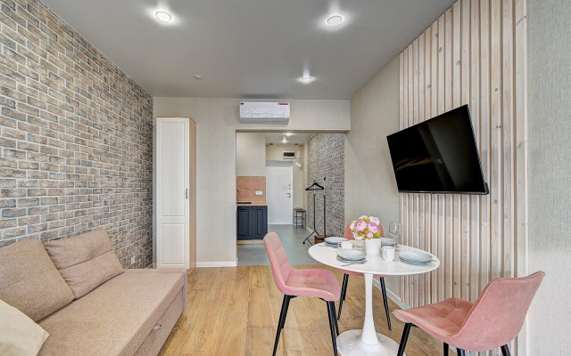 Krasivye apartamenty MorskayaSimfonya-2 s panoramoy na more, basseynom na territorii ZHK Apartments