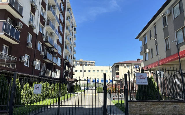 Na Volzhskoy 32a Apartments