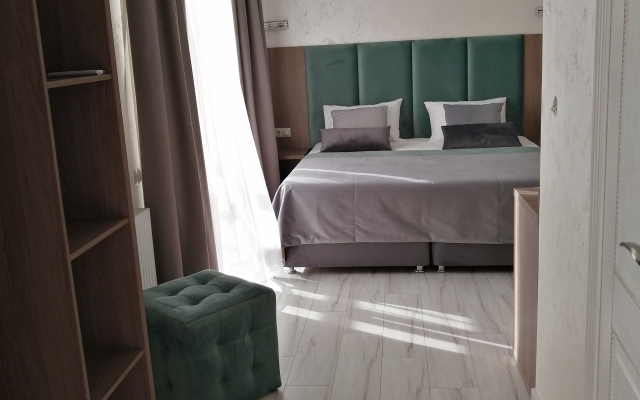Amra Hotel