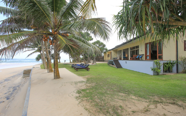 South Point Villa - 3 bedroom Beach Front Villa