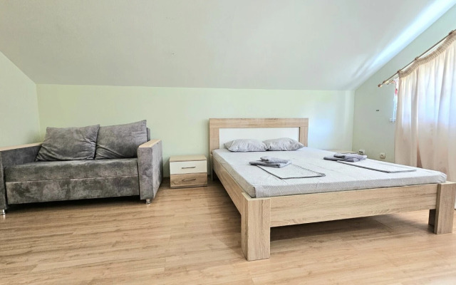 V Tsentre Goroda Private House