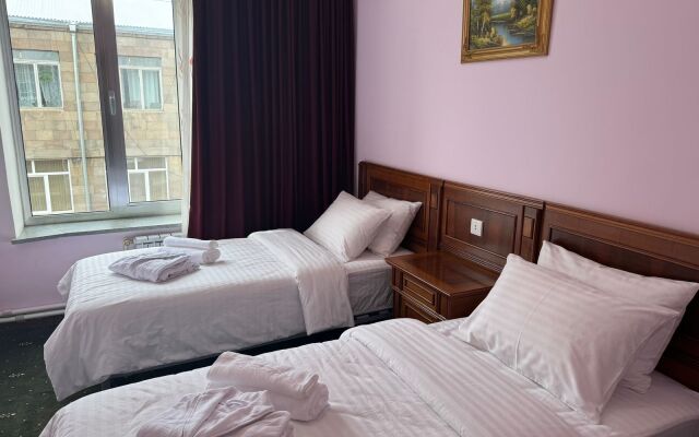Lalaner Hotel
