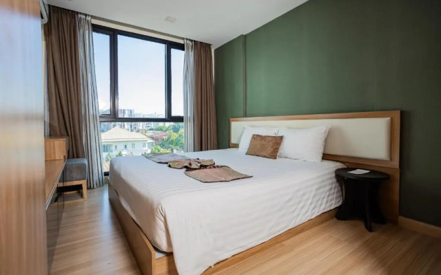 Отель Ramada by Wyndham Bangkok Ten Ekamai Residences