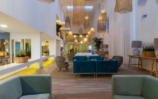 Hotel The Views Oasis - Family Friendly