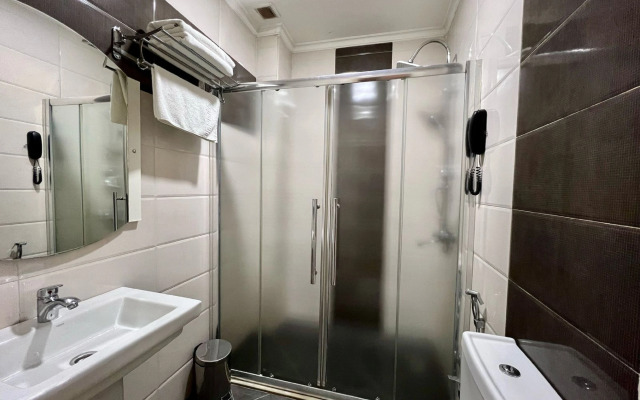 Maris Baku Hotel