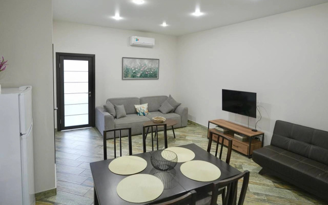 Квартира Огромная трехкомнатная квартира напротив подъемника