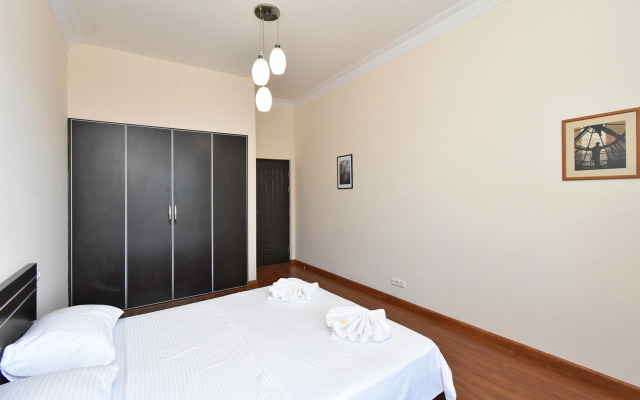 4-Komn. V Zdanii Bulvar Plaza, di644 Flat