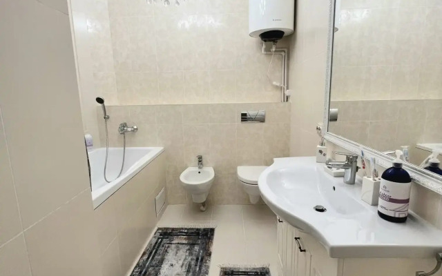 Amanzholova 65 Elitnaia Novostroika Flat