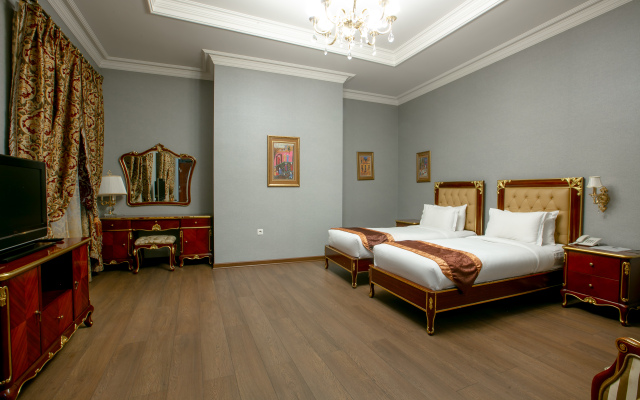 Shah Palace Luxury Museum Hotel