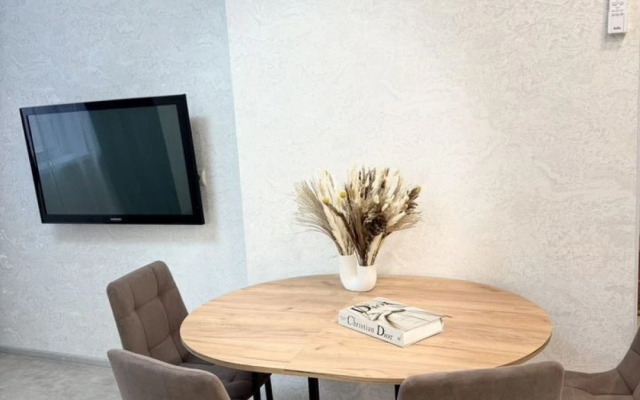 Na Ulitse Druzhby 28/7 Flat