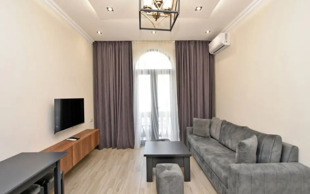 2-K, Ulitsa Amiryana, Am713 Flat