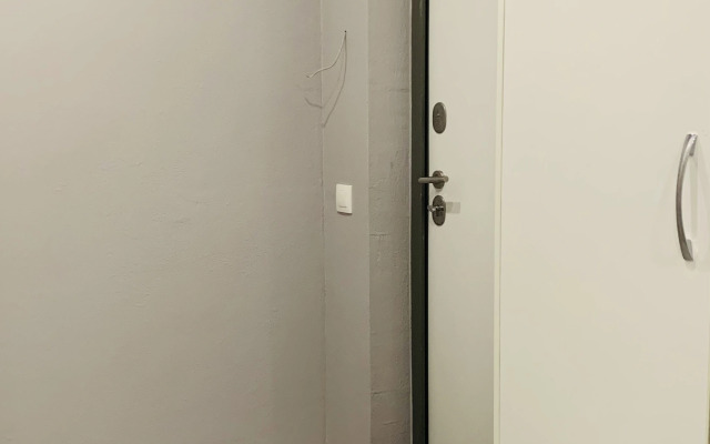 Uyutnay U Ozera V Teni Sosnovogo Parka Flat