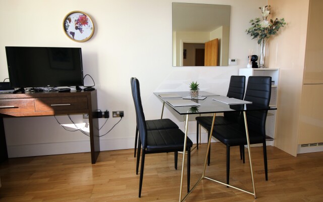 Extravagant Court Apartment