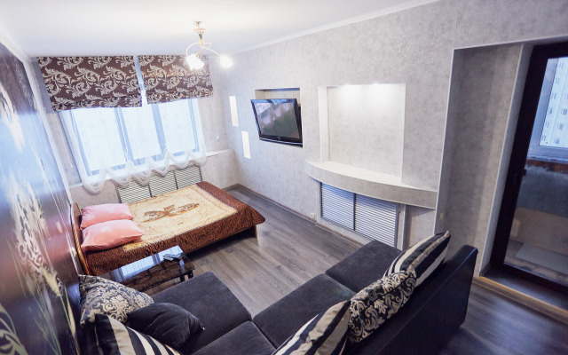 Ukhtasutki On Lenin 46