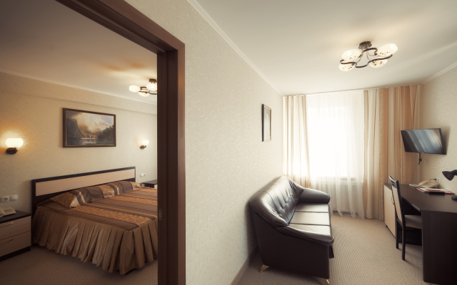 Oktyabr'skaya Hotel