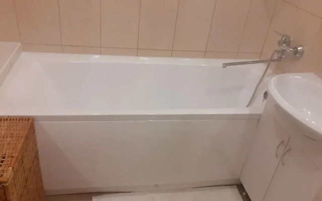 S Konditsionerom i Kaminom na Leninskom Prospekte 2+1 Flat