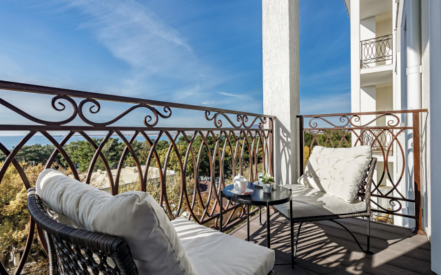 Квартира Дизайнерская Tropicana в ЖК Изумрудный город