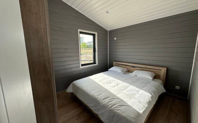 Коттеджи Золотые пески