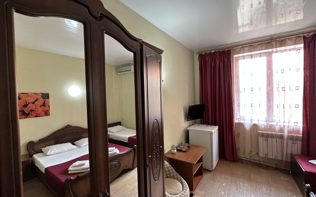 Adenium585 Guest House