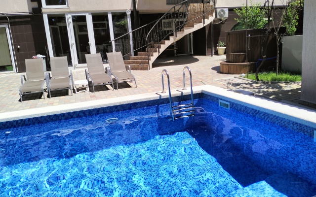 Infiniti Guest House
