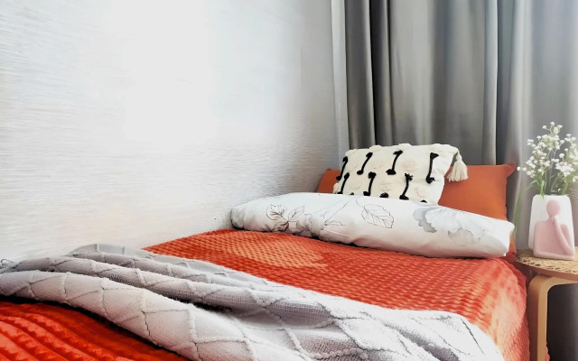 TatAparts oranzhevaya idilliya v sovremennoy studii Apartments