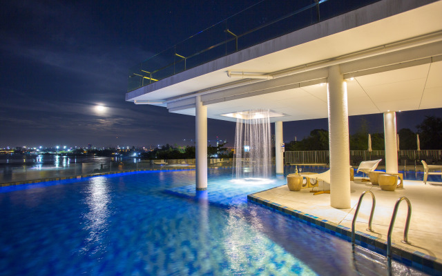Tsix5 Phenomenal Hotel