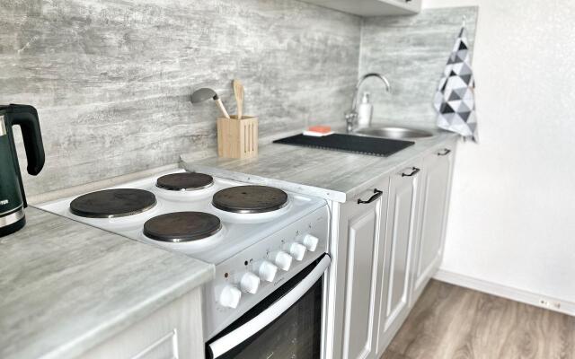 Yelena Ozerki Flat