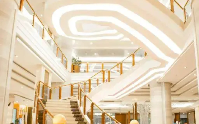 Отель The Grand Fourwings Convention Hotel