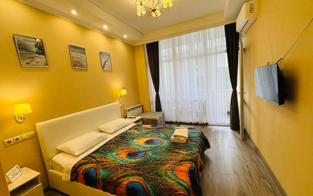 S Uyutnoy Lodzhiey Flat