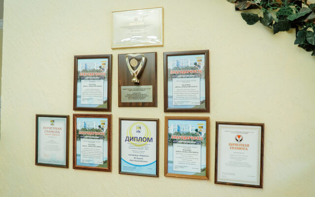 Отель Корона