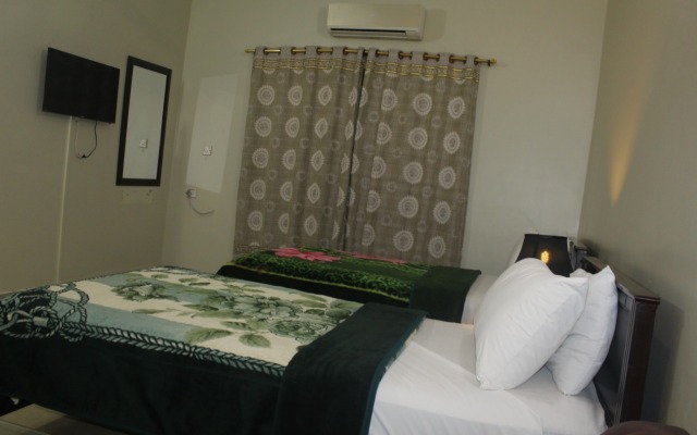 Apple Karachi Guest House