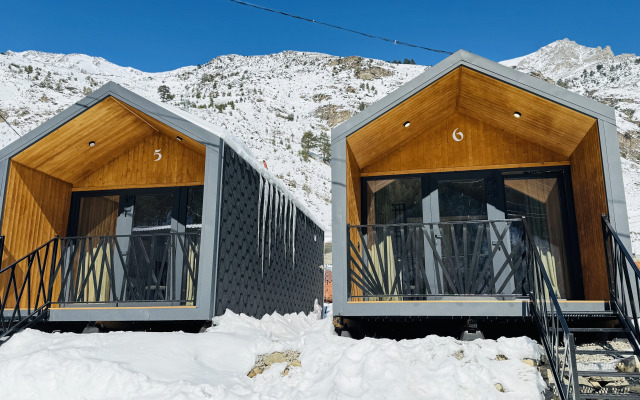 Частный дом с видом на Кавказский хребет