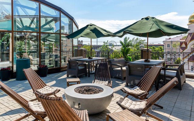 Отель V Hotel&Rooftop Lounge