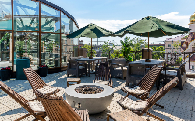 Отель V Hotel&Rooftop Lounge